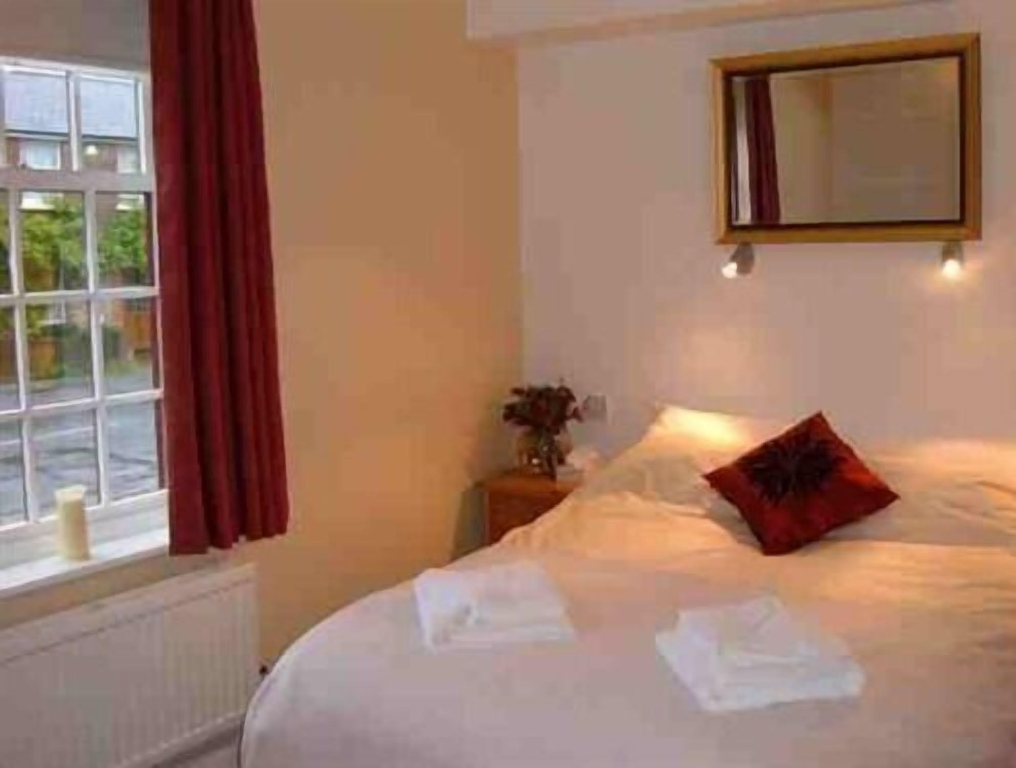 The Wheatsheaf Inn Cuckfield 外观 照片