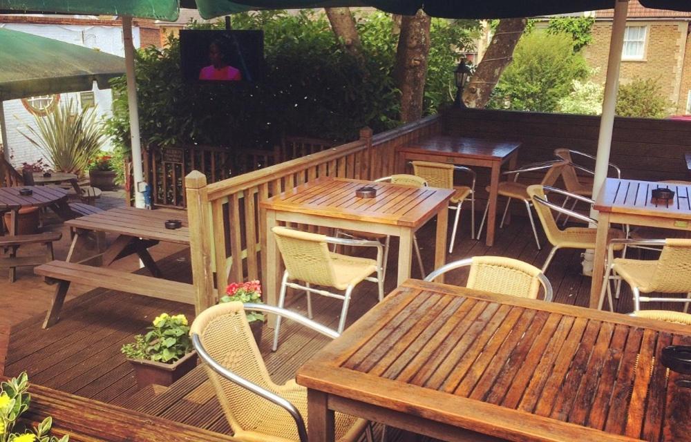 The Wheatsheaf Inn Cuckfield 外观 照片