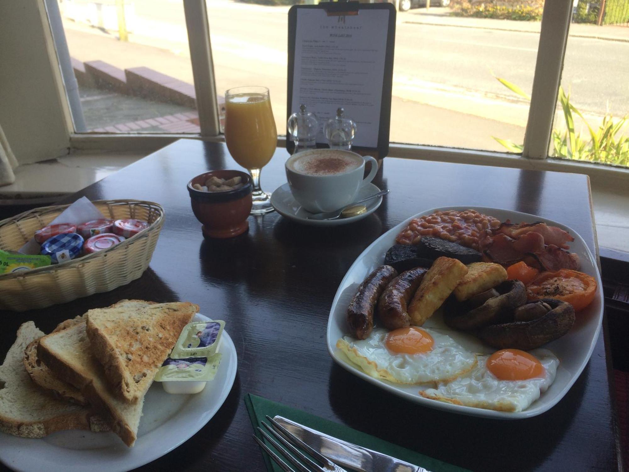 The Wheatsheaf Inn Cuckfield 外观 照片